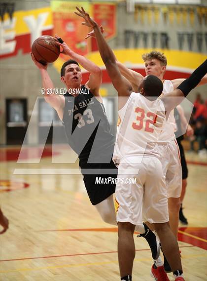 Thumbnail 2 in Berkeley vs. De La Salle (CIF NCS D1 Quarterfinal) photogallery.