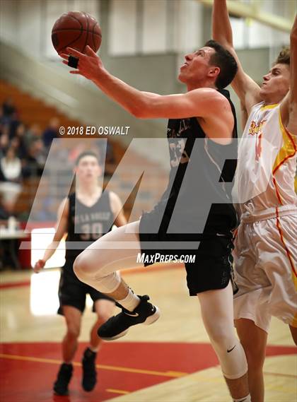 Thumbnail 2 in Berkeley vs. De La Salle (CIF NCS D1 Quarterfinal) photogallery.