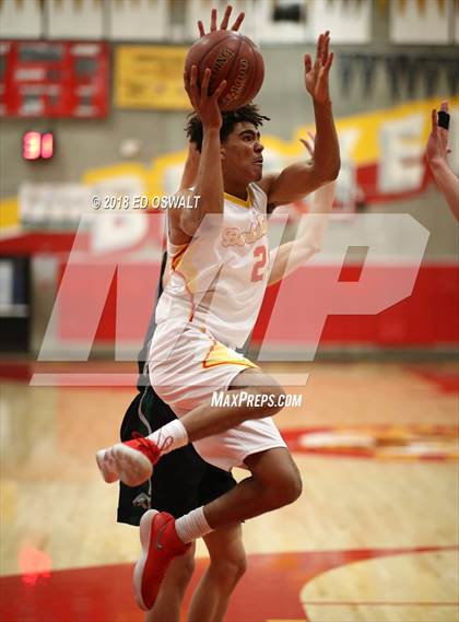 Thumbnail 1 in Berkeley vs. De La Salle (CIF NCS D1 Quarterfinal) photogallery.