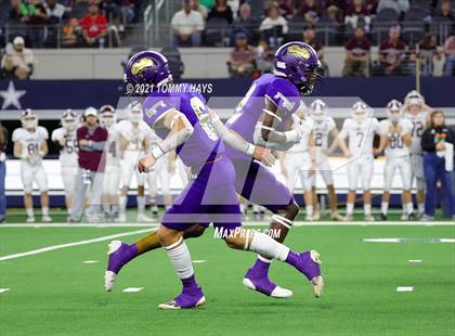 Thumbnail 1 in Hawley vs. Shiner (UIL Football 2A D2 Finals) photogallery.