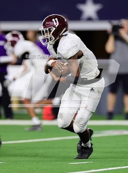 Thumbnail 2 in Hawley vs. Shiner (UIL Football 2A D2 Finals) photogallery.