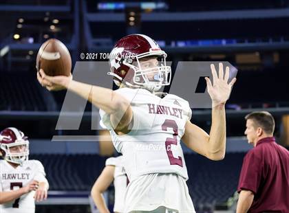 Thumbnail 1 in Hawley vs. Shiner (UIL Football 2A D2 Finals) photogallery.