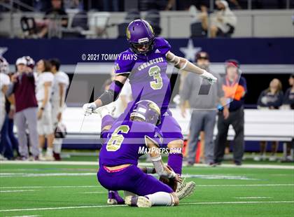 Thumbnail 3 in Hawley vs. Shiner (UIL Football 2A D2 Finals) photogallery.
