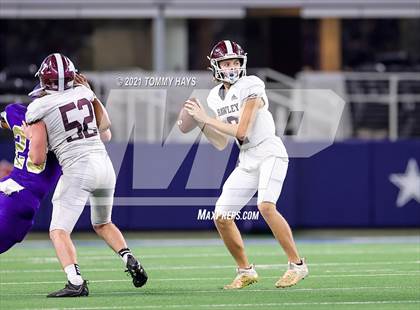 Thumbnail 1 in Hawley vs. Shiner (UIL Football 2A D2 Finals) photogallery.