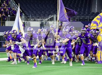 Thumbnail 3 in Hawley vs. Shiner (UIL Football 2A D2 Finals) photogallery.