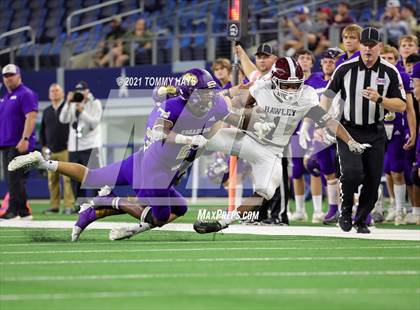 Thumbnail 1 in Hawley vs. Shiner (UIL Football 2A D2 Finals) photogallery.