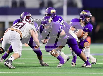 Thumbnail 1 in Hawley vs. Shiner (UIL Football 2A D2 Finals) photogallery.