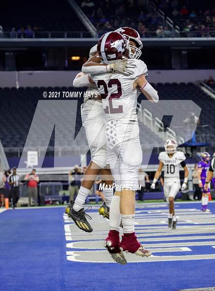 Thumbnail 2 in Hawley vs. Shiner (UIL Football 2A D2 Finals) photogallery.