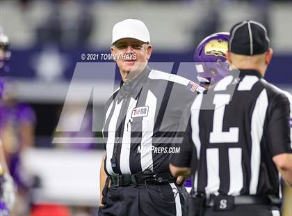 Thumbnail 2 in Hawley vs. Shiner (UIL Football 2A D2 Finals) photogallery.