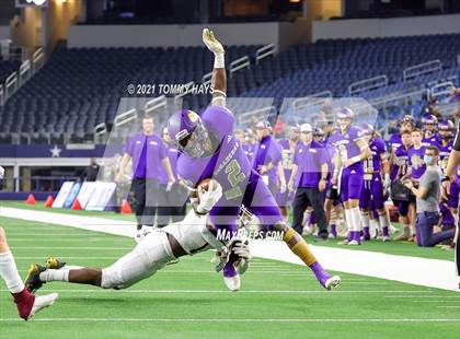 Thumbnail 2 in Hawley vs. Shiner (UIL Football 2A D2 Finals) photogallery.