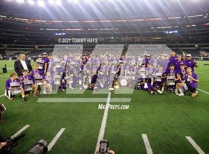 Thumbnail 3 in Hawley vs. Shiner (UIL Football 2A D2 Finals) photogallery.
