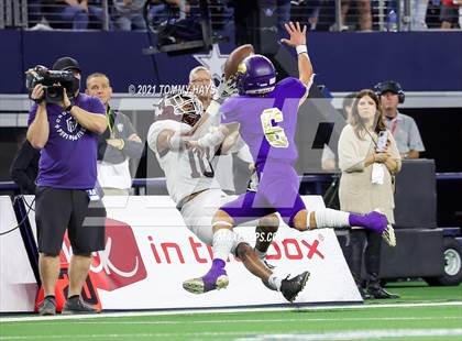 Thumbnail 3 in Hawley vs. Shiner (UIL Football 2A D2 Finals) photogallery.