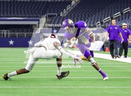 Thumbnail 1 in Hawley vs. Shiner (UIL Football 2A D2 Finals) photogallery.