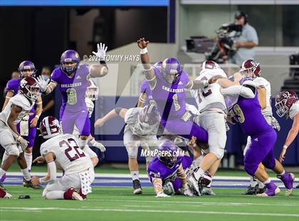 Thumbnail 2 in Hawley vs. Shiner (UIL Football 2A D2 Finals) photogallery.