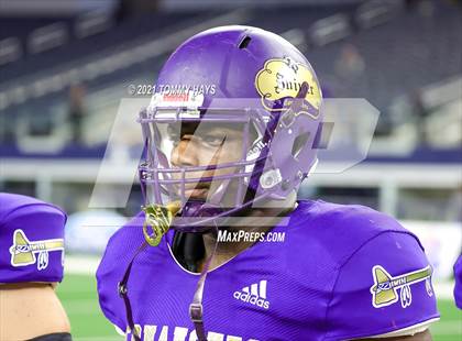 Thumbnail 1 in Hawley vs. Shiner (UIL Football 2A D2 Finals) photogallery.