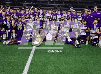 Thumbnail 1 in Hawley vs. Shiner (UIL Football 2A D2 Finals) photogallery.