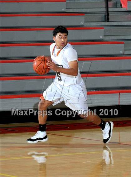 Thumbnail 2 in Cienega vs. Community Charter (MaxPreps Holiday Classic) photogallery.