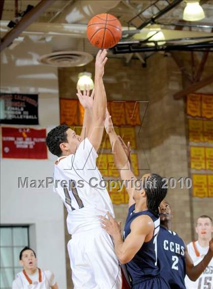 Thumbnail 2 in Cienega vs. Community Charter (MaxPreps Holiday Classic) photogallery.