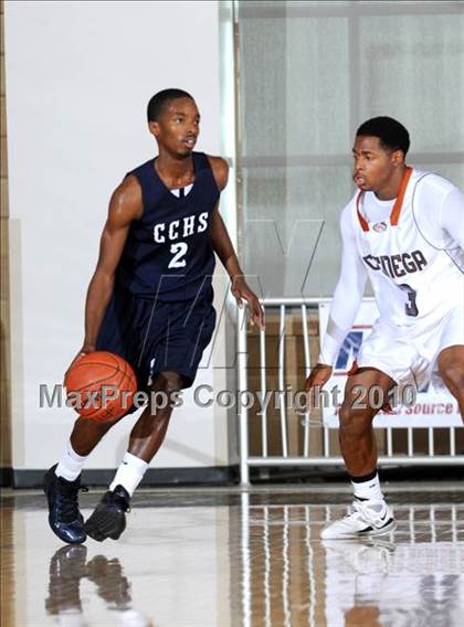 Thumbnail 1 in Cienega vs. Community Charter (MaxPreps Holiday Classic) photogallery.