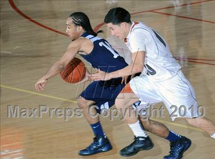 Thumbnail 2 in Cienega vs. Community Charter (MaxPreps Holiday Classic) photogallery.