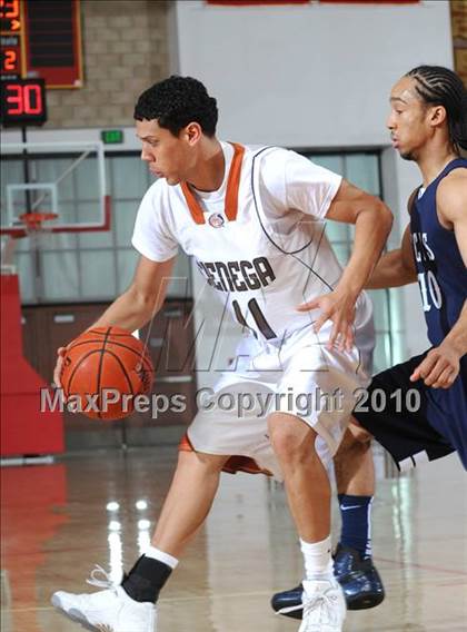 Thumbnail 1 in Cienega vs. Community Charter (MaxPreps Holiday Classic) photogallery.
