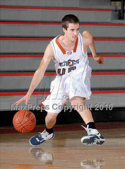 Thumbnail 2 in Cienega vs. Community Charter (MaxPreps Holiday Classic) photogallery.
