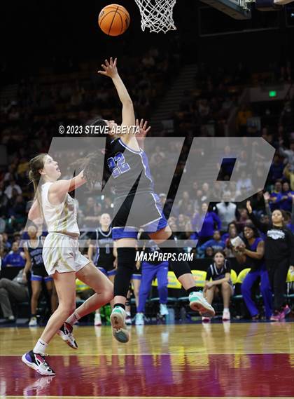 Thumbnail 2 in Grandview vs. Monarch (CHSAA 6A Championship) photogallery.