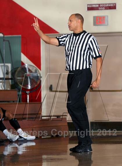 Thumbnail 3 in Cantwell-Sacred Heart vs. George Washington Prep (Rose City Roundball Classic) photogallery.