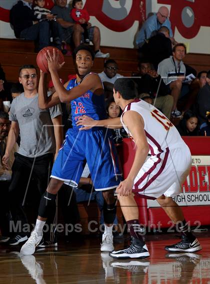 Thumbnail 2 in Cantwell-Sacred Heart vs. George Washington Prep (Rose City Roundball Classic) photogallery.