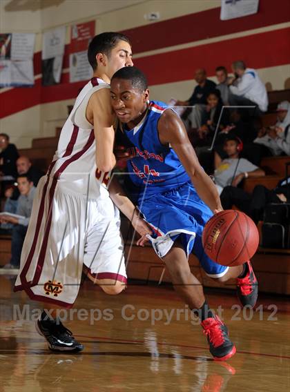 Thumbnail 3 in Cantwell-Sacred Heart vs. George Washington Prep (Rose City Roundball Classic) photogallery.