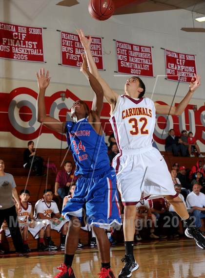Thumbnail 3 in Cantwell-Sacred Heart vs. George Washington Prep (Rose City Roundball Classic) photogallery.