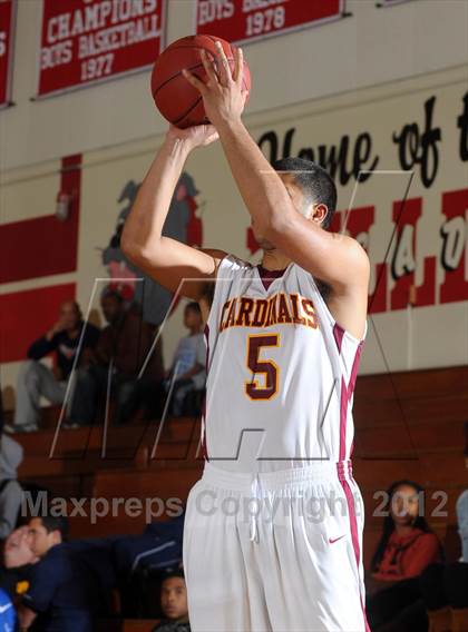 Thumbnail 3 in Cantwell-Sacred Heart vs. George Washington Prep (Rose City Roundball Classic) photogallery.