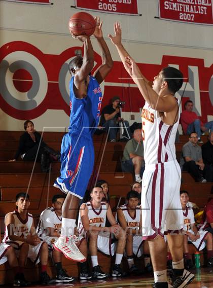 Thumbnail 3 in Cantwell-Sacred Heart vs. George Washington Prep (Rose City Roundball Classic) photogallery.