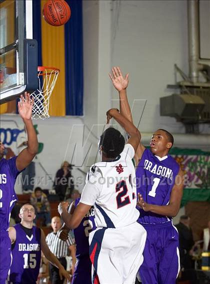 Thumbnail 2 in Modesto Christian vs. Sacramento (Gridley Invitational) photogallery.