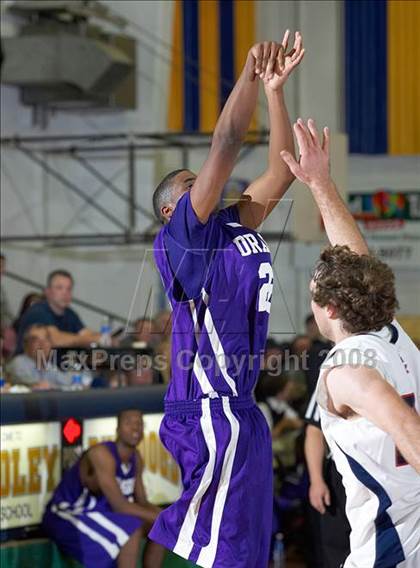 Thumbnail 3 in Modesto Christian vs. Sacramento (Gridley Invitational) photogallery.