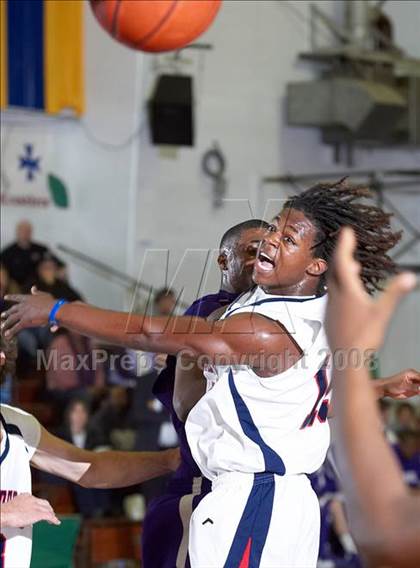 Thumbnail 3 in Modesto Christian vs. Sacramento (Gridley Invitational) photogallery.