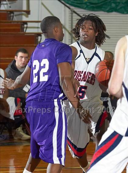 Thumbnail 3 in Modesto Christian vs. Sacramento (Gridley Invitational) photogallery.