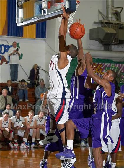 Thumbnail 3 in Modesto Christian vs. Sacramento (Gridley Invitational) photogallery.