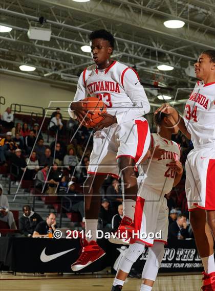 Thumbnail 3 in Etiwanda vs. Mater Dei (MaxPreps Holiday Classic) photogallery.