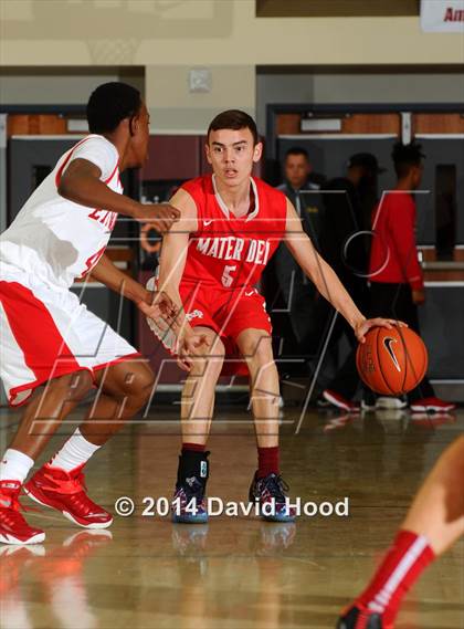 Thumbnail 1 in Etiwanda vs. Mater Dei (MaxPreps Holiday Classic) photogallery.