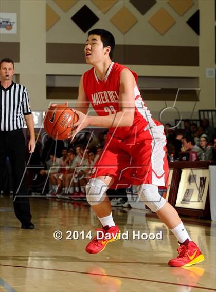 Thumbnail 2 in Etiwanda vs. Mater Dei (MaxPreps Holiday Classic) photogallery.