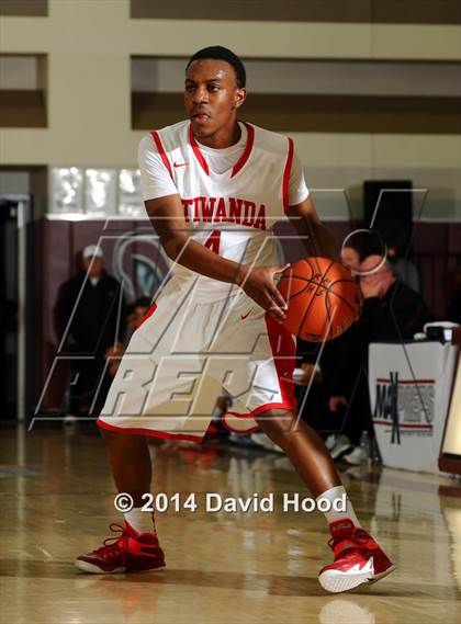 Thumbnail 1 in Etiwanda vs. Mater Dei (MaxPreps Holiday Classic) photogallery.