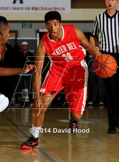 Thumbnail 1 in Etiwanda vs. Mater Dei (MaxPreps Holiday Classic) photogallery.