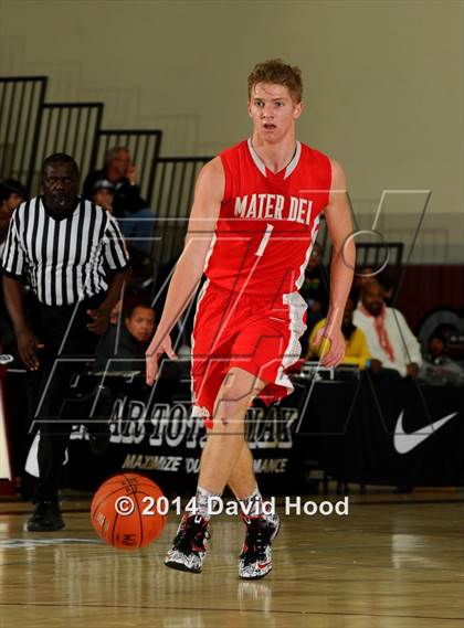 Thumbnail 3 in Etiwanda vs. Mater Dei (MaxPreps Holiday Classic) photogallery.