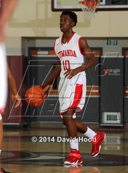 Thumbnail 2 in Etiwanda vs. Mater Dei (MaxPreps Holiday Classic) photogallery.