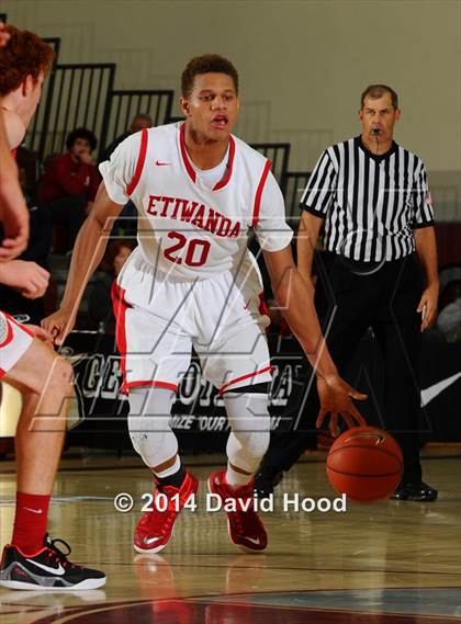 Thumbnail 2 in Etiwanda vs. Mater Dei (MaxPreps Holiday Classic) photogallery.