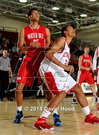 Thumbnail 1 in Etiwanda vs. Mater Dei (MaxPreps Holiday Classic) photogallery.