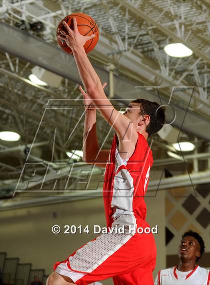 Thumbnail 3 in Etiwanda vs. Mater Dei (MaxPreps Holiday Classic) photogallery.