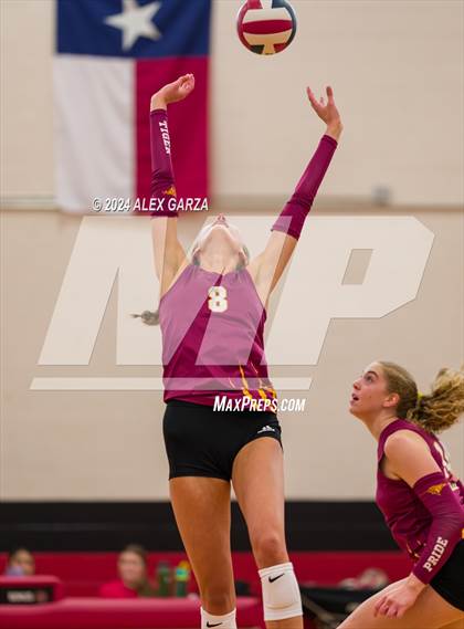 Thumbnail 3 in Dripping Springs vs. Leander photogallery.