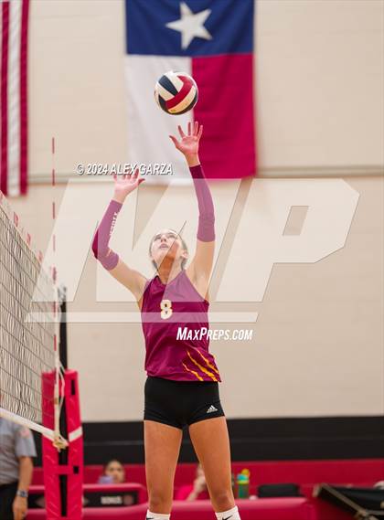 Thumbnail 1 in Dripping Springs vs. Leander photogallery.